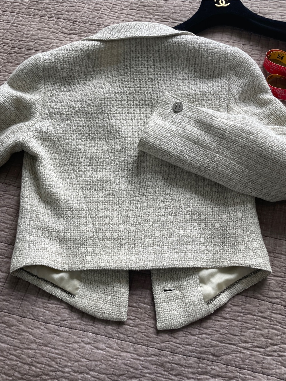 CHANEL Authentic Vintage Cream Tweed Cropped Jacket - Picture 14 of 14